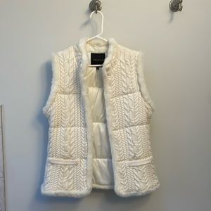 Talbots cable-knit and fur vest. 🤍 #classictalbots